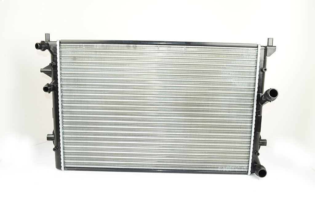 Радиатор охлаж.двигателя vw golf6-jetta-a3-leon cbza-cbzb 12 ts 10- BSG BSG 90-520-031