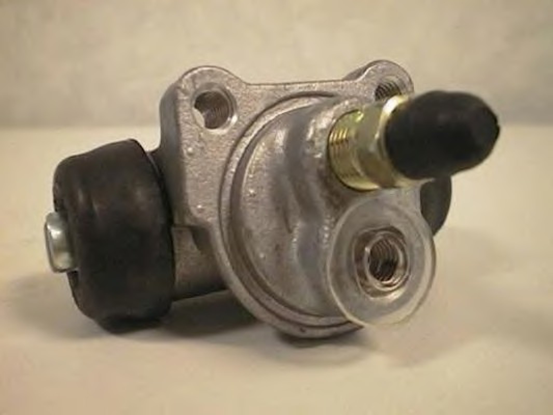 Цилиндр тормозной рабочий NIPPARTS J3238009